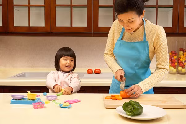 Thay vì ép con ăn, đây là cách các mẹ Nhật áp dụng để trẻ hay ăn chóng lớn