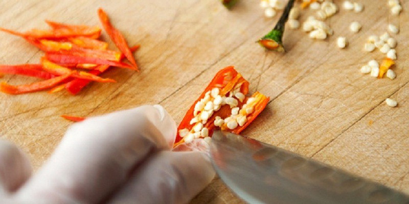 Sơ cứu khi bị bỏng ớt, hạn chế tối đa cảm giác bỏng rát và đau đớn bằng cách nào? - Ảnh 4. Sơ cứu khi bị bỏng ớt, hạn chế tối đa cảm giác bỏng rát và đau đớn bằng cách nào? - Ảnh 4.