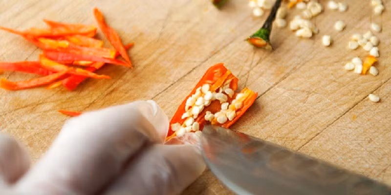 Sơ cứu khi bị bỏng ớt, hạn chế tối đa cảm giác bỏng rát và đau đớn bằng cách nào? - Ảnh 4.