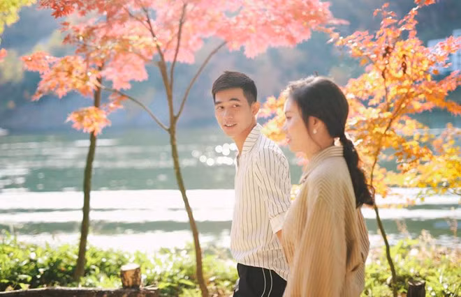 Bi ep di xem mat, co gai bat ngo yeu va cuoi duoc crush nam 15 tuoi hinh anh 2 