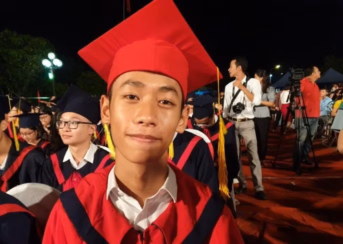 Thuận Hưng trong lễ vinh danh tại đền Trạng trình Nguyễn Bỉnh Khiêm.	Ảnh: T.G