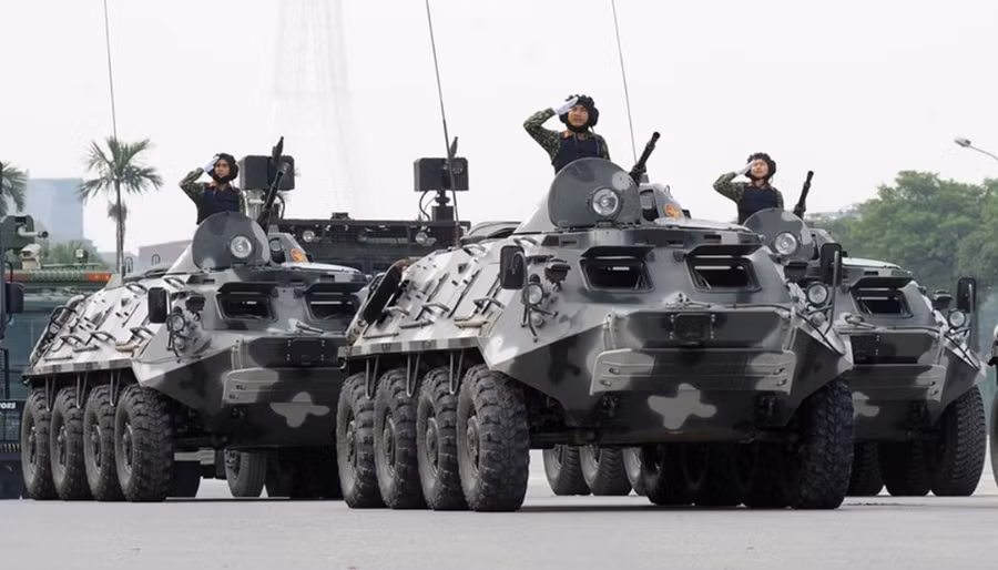 5.000 chien si cong an Ha Noi dien tap giai tan dam dong bieu tinh, chong khung bo hinh anh 1