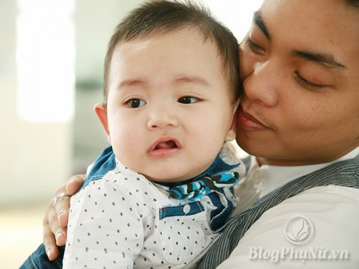 Con trai Khánh Thi cười tít mắt đi nhận giải cùng bố mẹ con trai khanh thi cuoi tit mat di nhan giai cung bo me 10