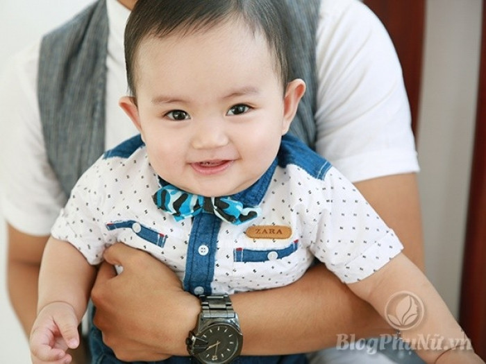 Con trai Khánh Thi cười tít mắt đi nhận giải cùng bố mẹ con trai khanh thi cuoi tit mat di nhan giai cung bo me 5