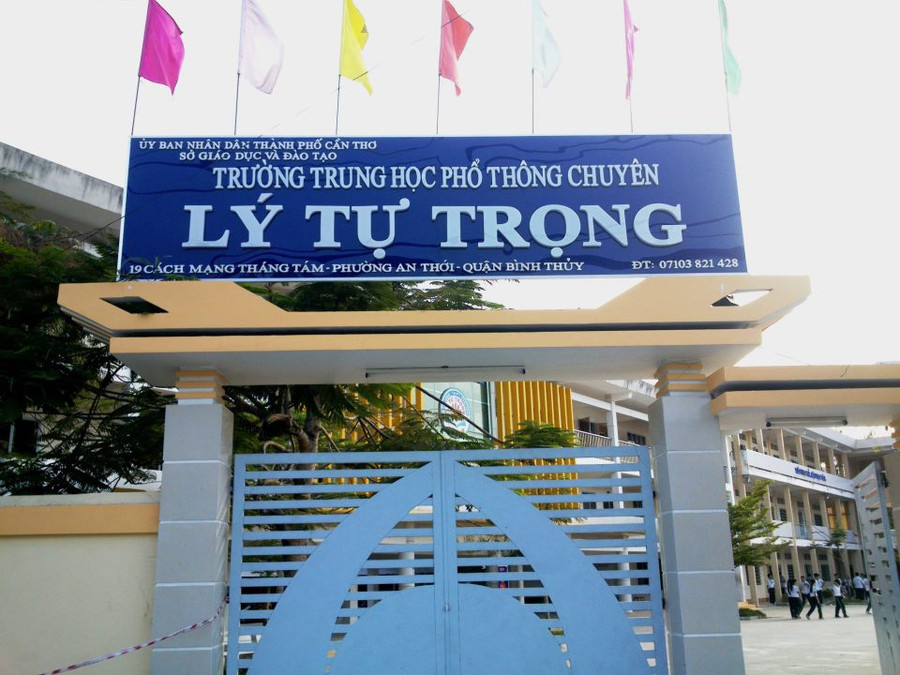 Trường THPT chuyên Lý Tự Trọng hiện tọa lạc tại quận Bình Thủy, TP Cần Thơ.
