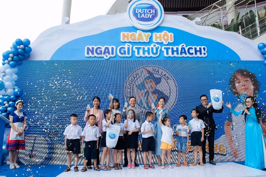 Sữa cô gái Hà Lan tổ chức sân chơi "ngại gì thử thách" có 1-0-2, mở màn ngày sữa thế giới sôi động ảnh 6