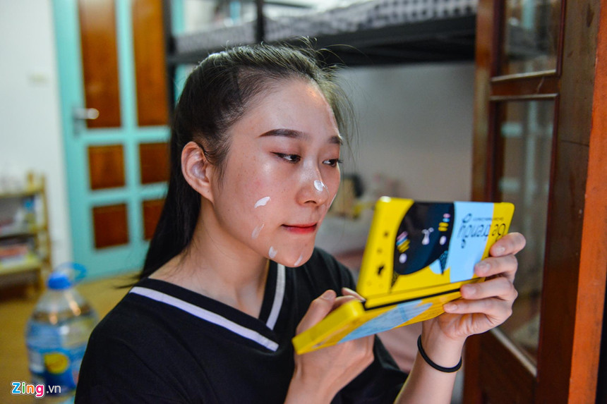 Mơ ước thầm kín của cô gái 20 năm với vết bạch biến trên mặt ảnh 7 Co gai xinh dep bi huy hoai khuon mat vi can benh chua co thuoc chua hinh anh 10