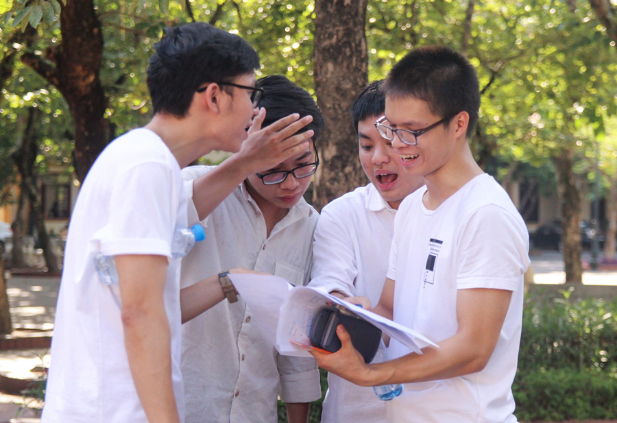 Đề thi Toán đủ để học sinh chỉ xét tốt nghiệp THPT cũng kiếm được điểm. Đề thi Toán đủ để học sinh chỉ xét tốt nghiệp THPT cũng kiếm được điểm.