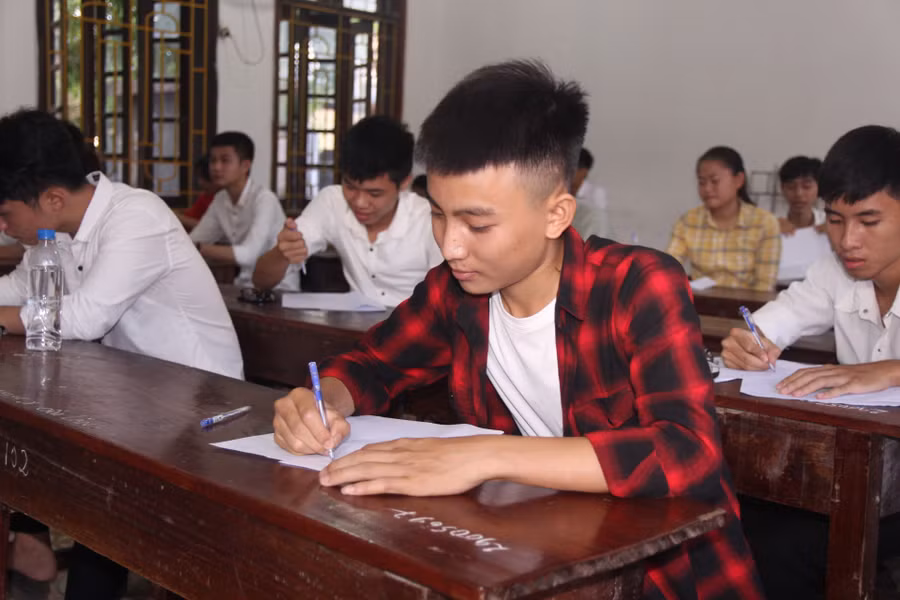 Nhiều thí sinh đánh giá đề dễ thở, nhưng giáo viên cho rằng đạt điểm cao cần nhiều thao tác tổng hợp, phân tích, so sánh trong bài làm