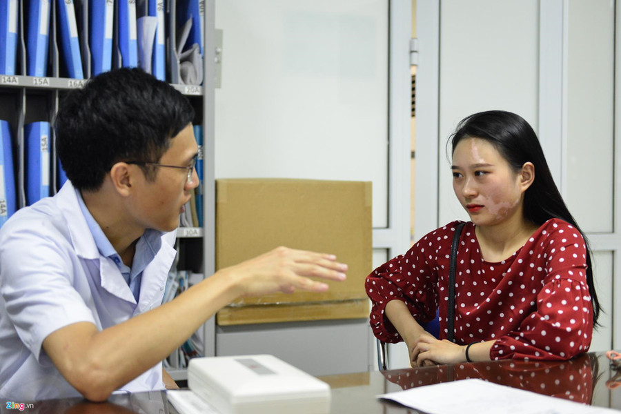 Mơ ước thầm kín của cô gái 20 năm với vết bạch biến trên mặt ảnh 6 Co gai xinh dep bi huy hoai khuon mat vi can benh chua co thuoc chua hinh anh 7