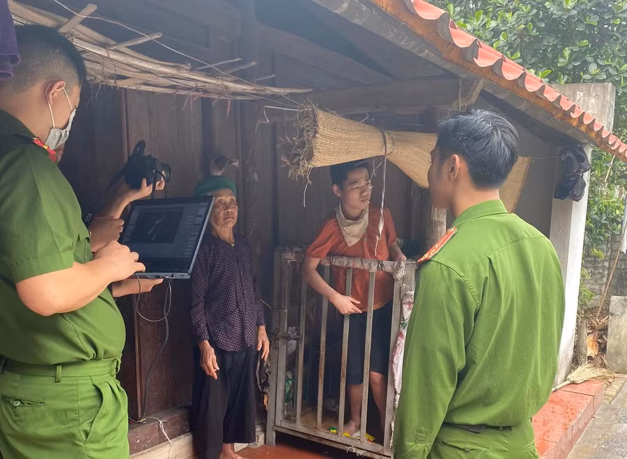 Với tinh thần làm việc liên tục trong ngày, không có ngày nghỉ để phục vụ người dân, chỉ trong 3 ngày đầu tiên của kỳ nghỉ lễ, toàn tỉnh Thanh Hoá đã thu nhận được hơn 5.200 hồ sơ cấp CCCD gắn chíp điện tử. (Ảnh: CATH).