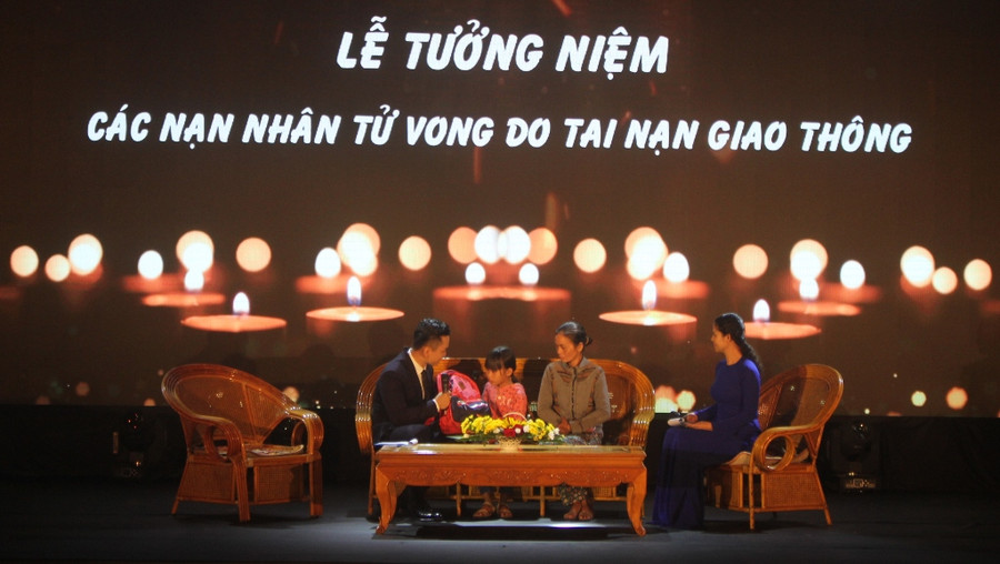 Người thân của các nạn nhân TNGT trong buổi lễ