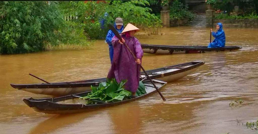 Người dân vùng rốn lũ Quảng Điền chưa khắc phục xong hậu quả đợt lũ đầu tiên đã gánh chịu thêm một trận lũ khác khiến đời sống bà con khó khăn Người dân vùng rốn lũ Quảng Điền chưa khắc phục xong hậu quả đợt lũ đầu tiên đã gánh chịu thêm một trận lũ khác khiến đời sống bà con khó khăn