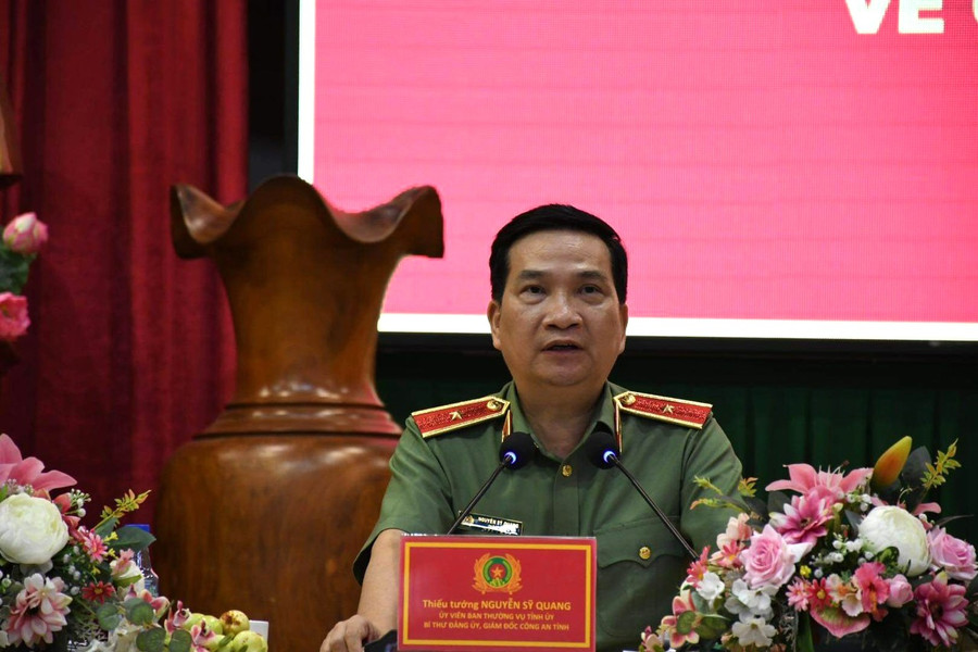 Thiếu tướng Nguyễn Sỹ Quang, Giám đốc Công an tỉnh Đồng Nai tại buổi đối thoại. Thiếu tướng Nguyễn Sỹ Quang, Giám đốc Công an tỉnh Đồng Nai tại buổi đối thoại.