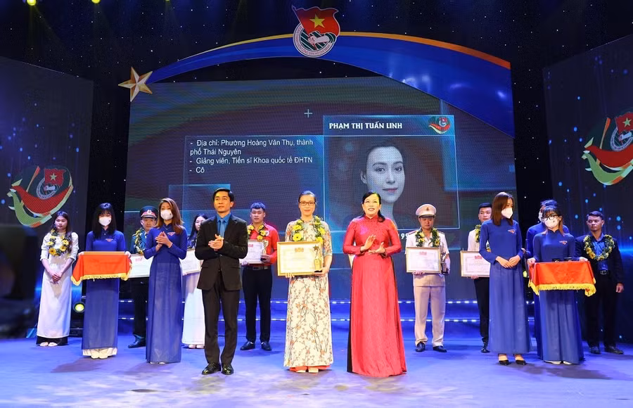 TS Phạm Thị Tuấn Linh được bình chọn là 1 trong 10 gương mặt trẻ Thái Nguyên tiêu biểu năm 2021.