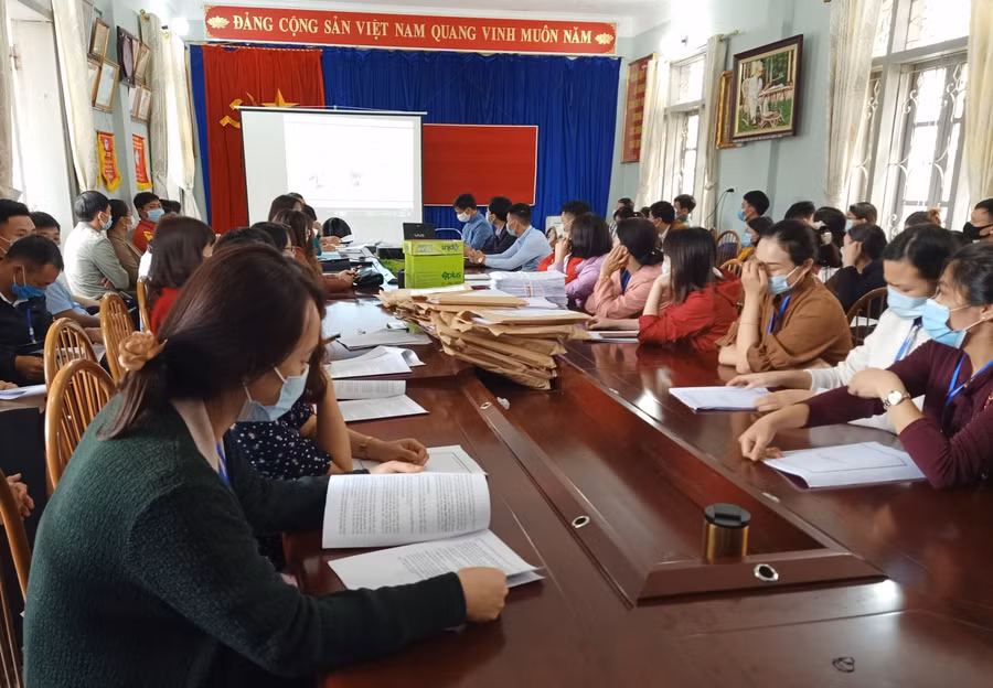 Điểm thi phổ biến quy chế thi cho các cán bộ, giáo viên.