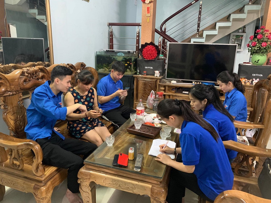 Tuổi trẻ Đại học Thái Nguyên hỗ trợ kích hoạt mã Định danh điện tử (ĐDĐT) VneID.