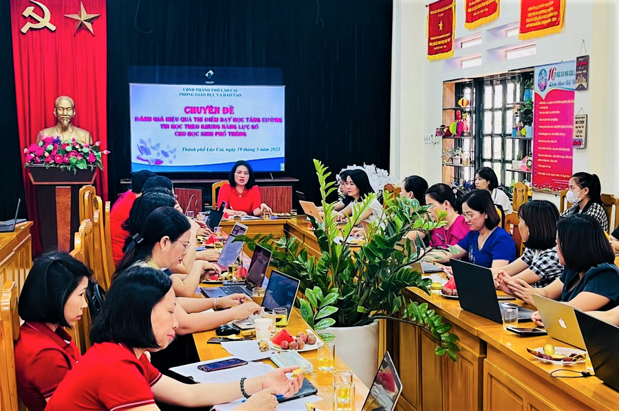 Thảo luận, chia sẻ về hiệu quả trong đợt thí điểm.