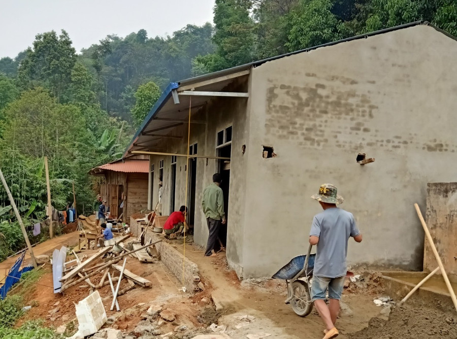 Mặc dù xây dựng ở các điểm trường khó nhưng tiến độ thi công "Trường đẹp cho em" được đảm bảo theo kế hoạch. Mặc dù xây dựng ở các điểm trường khó nhưng tiến độ thi công "Trường đẹp cho em" được đảm bảo theo kế hoạch.