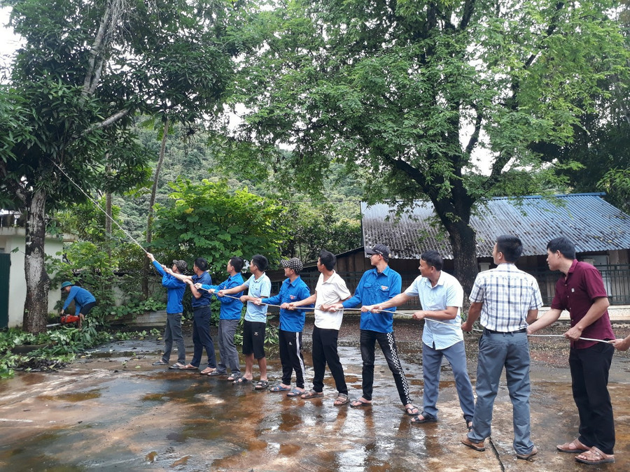 Đoàn viên thanh niên hỗ trợ giải phóng mặt bằng xây dựng điểm trường Tiểu học Seo Phìn, xã Nậm Cha, huyện Sìn Hồ. Đoàn viên thanh niên hỗ trợ giải phóng mặt bằng xây dựng điểm trường Tiểu học Seo Phìn, xã Nậm Cha, huyện Sìn Hồ.