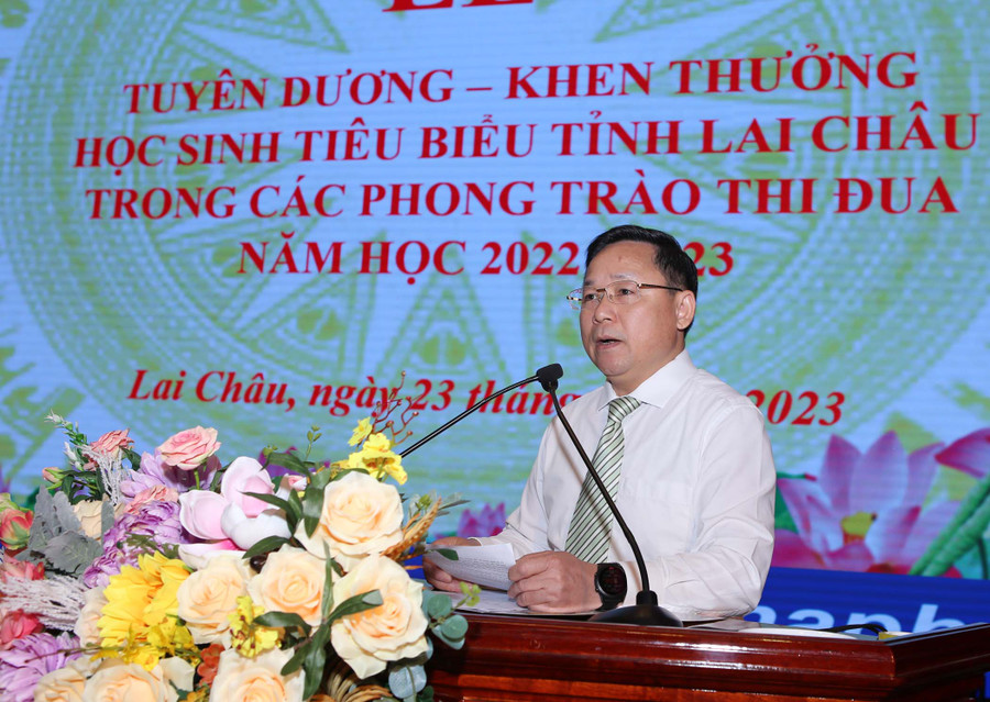 NGƯT Đinh Trung Tuấn, Giám đốc Sở GD&amp;ĐT Lai Châu phát biểu tại Lễ tuyên dương - khen thưởng trong các phong trào thi đua năm học 2022 – 2023.