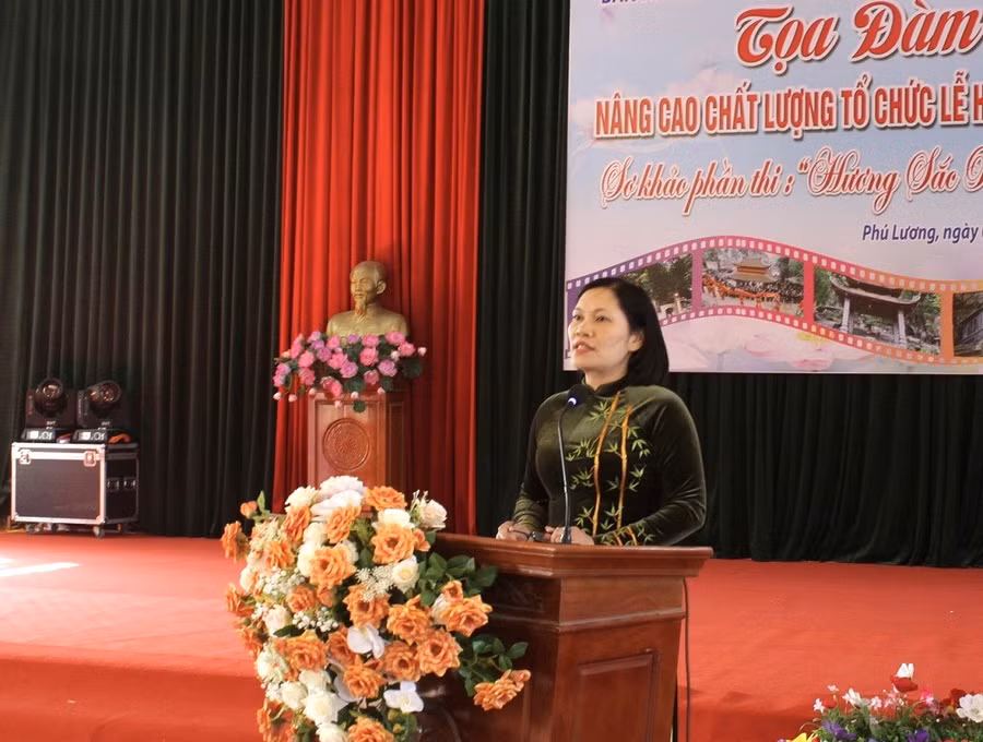 Bà Nguyễn Thúy Hằng, Phó Chủ tịch UBND huyện Phú Lương phát biểu tại chương trình.