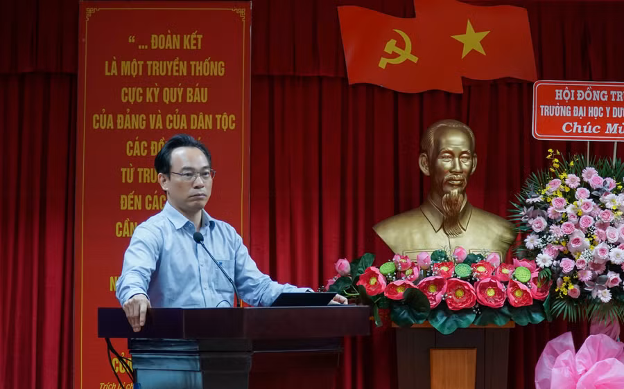 PGS.TS Hoàng Minh Sơn, Thứ trưởng Bộ GD&amp;ĐT chia sẻ tại toạ đàm.