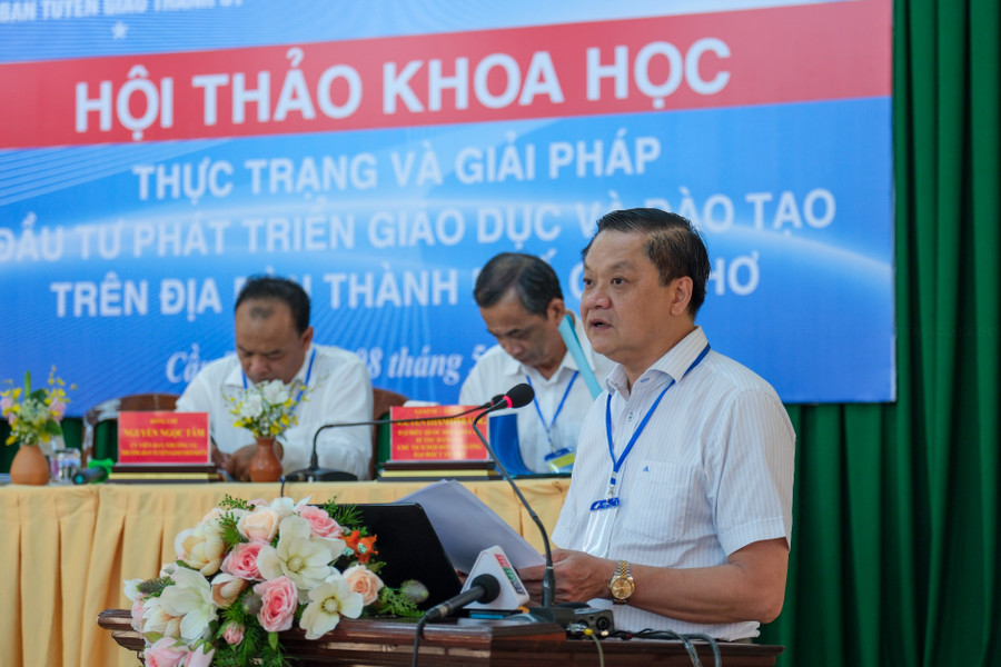 Ông Dương Tấn Hiển, Phó Chủ tịch Thường trực UBND TP Cần Thơ phát biểu. Ông Dương Tấn Hiển, Phó Chủ tịch Thường trực UBND TP Cần Thơ phát biểu.