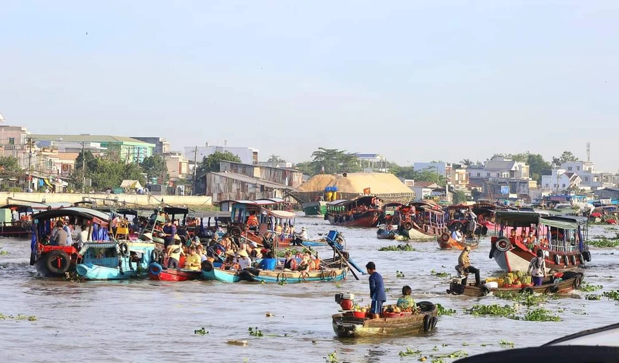 Hình ảnh Chợ nổi Cái Răng (Ảnh: Minh Trung)