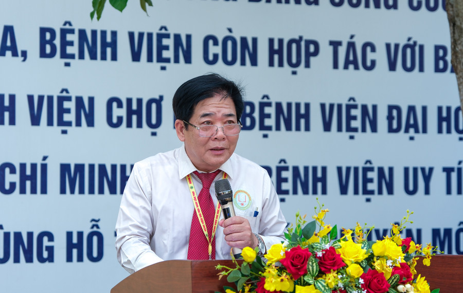 PGS. TS Đàm Văn Cương, Giám đốc Bệnh viện Đại học Nam Cần Thơ tuyên bố khánh thành Trung tâm tiêm chủng - Bệnh viện Đại học Nam Cần Thơ PGS. TS Đàm Văn Cương, Giám đốc Bệnh viện Đại học Nam Cần Thơ tuyên bố khánh thành Trung tâm tiêm chủng - Bệnh viện Đại học Nam Cần Thơ