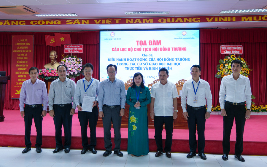 Các ủy viên mới thuộc Ban Chủ nhiệm CLB Chủ tịch HĐT. Các ủy viên mới thuộc Ban Chủ nhiệm CLB Chủ tịch HĐT.