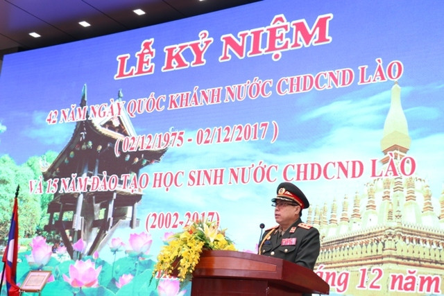 Trung tá Đuông ma ni Sỉ vị xay - Phó Tùy viên Quốc phòng nước Cộng hòa DCND Lào tại Hà Nội phát biểu