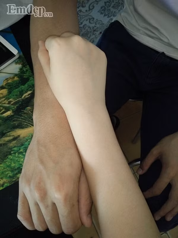 Cách tắm trắng và phục hồi tóc khô xơ đơn giản từ tự nhiên của cô gái trẻ