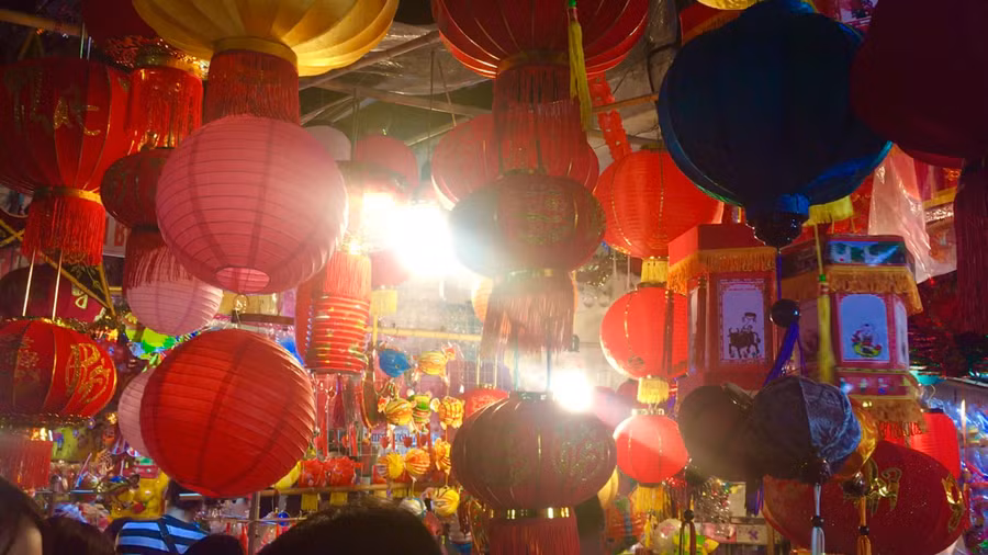 Hàng nghìn người chen chúc lên Hàng Mã chơi Trung thu