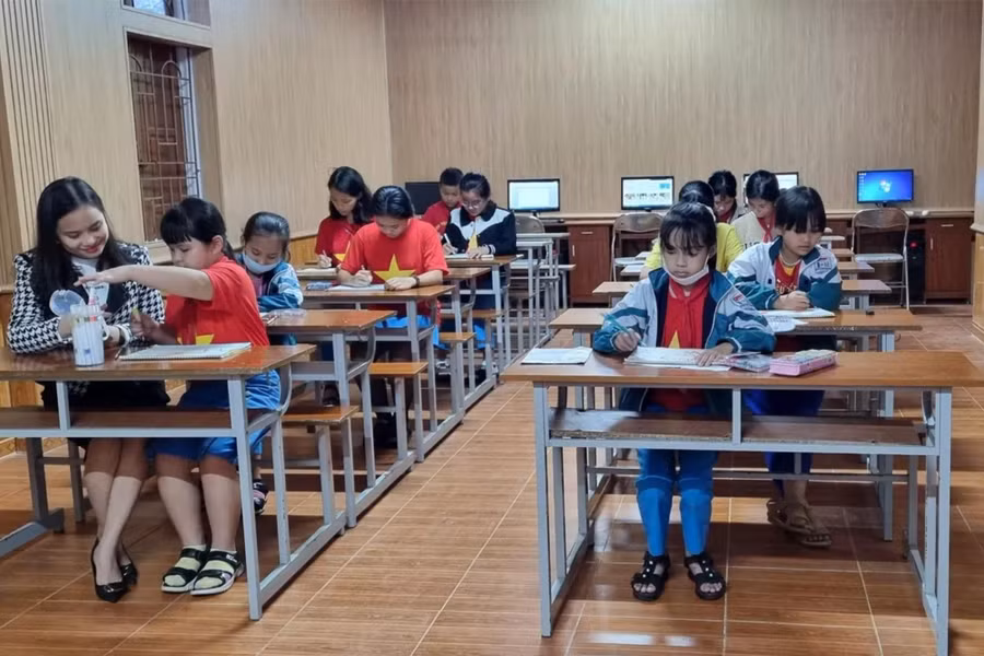 Ngôi nhà trí tuệ còn có phòng học tin học, tiếng Anh miễn phí cho học sinh.