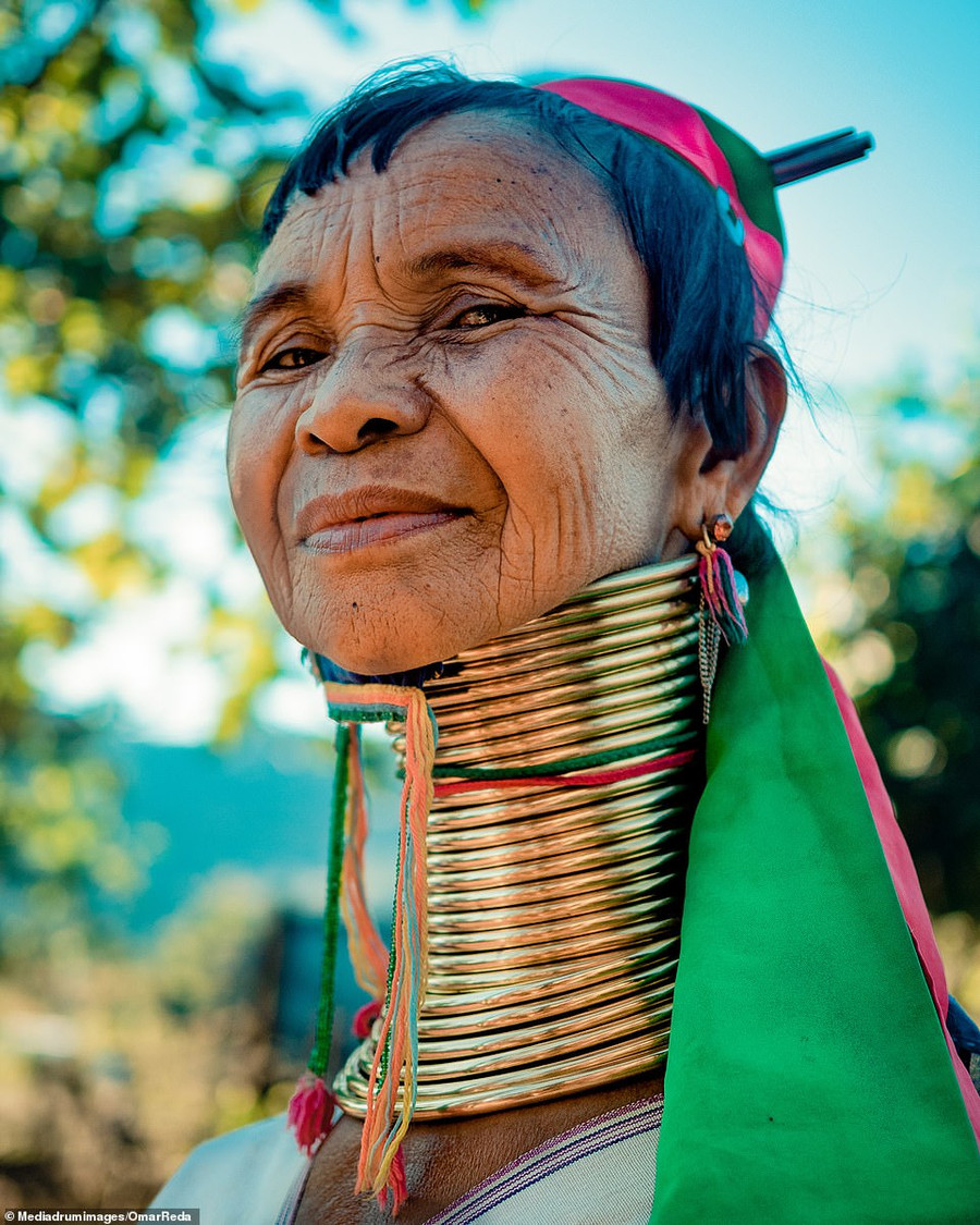 Bí ẩn đằng sau những chiếc cổ dài như hươu cao cổ của phụ nữ bộ tộc Myanmar hình ảnh 3 bi an dang sau nhung chiec co dai nhu huou cao co cua phu nu bo toc myanmar hinh anh 3