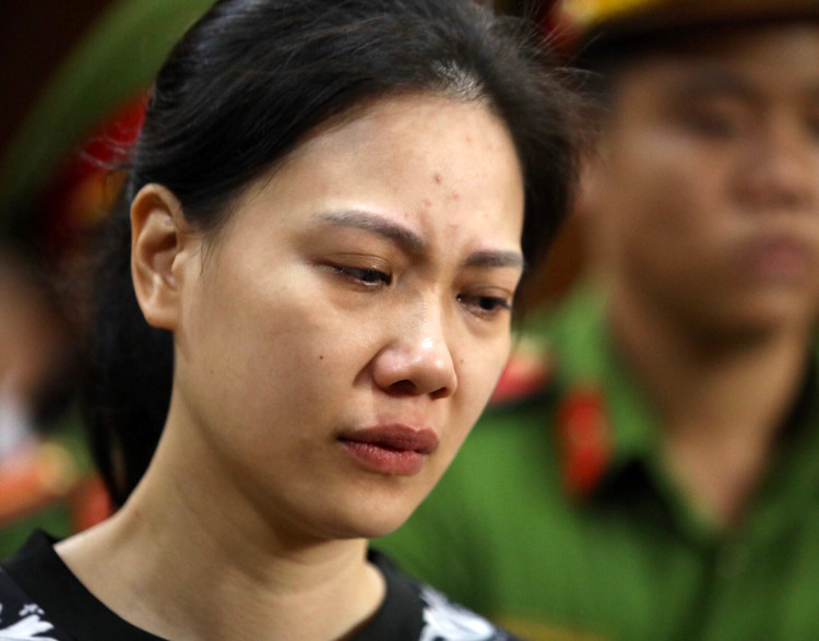 Văn Kính Dương bị đề nghị án tử hình, Ngọc Miu 20 năm tù ảnh 2 Bị cáo Nguyễn Thu Huyền bị đề nghị án chung thân. Ảnh: Thành Nguyễn.