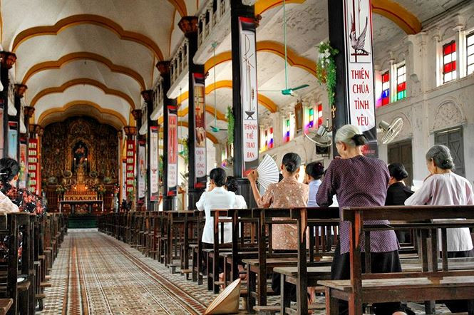 Nội thất bên trong nhà thờ. Nội thất bên trong nhà thờ.