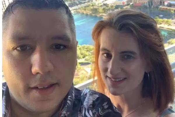 Nick và vợ Karen. Bất ngờ nhận thừa kế khủng từ người ông chưa từng gặp