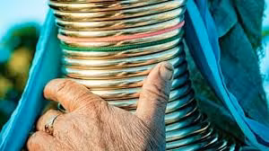 Bí ẩn sau chiếc cổ dài như hươu cao cổ của phụ nữ bộ tộc Myanmar