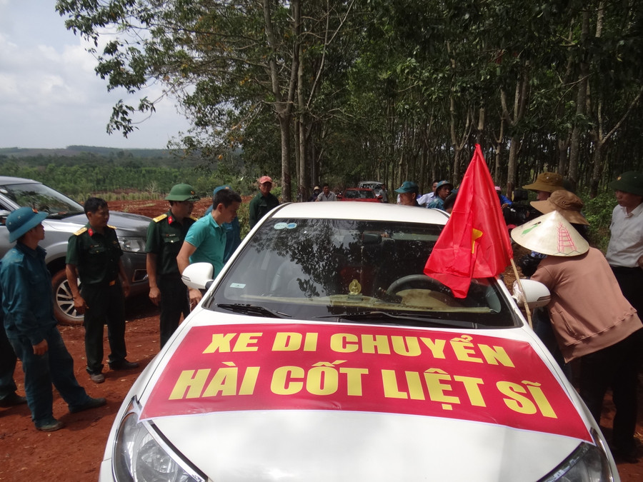 Hài cốt của liệt sĩ Nguyễn Tuân được tìm thấy và bàn giao cho gia đình an táng sau hơn 50 năm hy sinh. Hài cốt của liệt sĩ Nguyễn Tuân được tìm thấy và bàn giao cho gia đình an táng sau hơn 50 năm hy sinh.