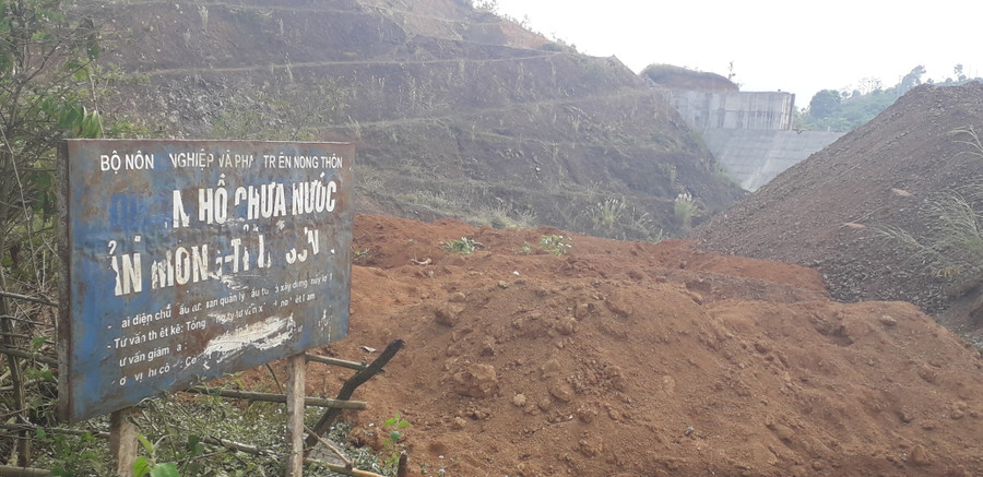 Biển tên dự án nát bươm như chính dự án này