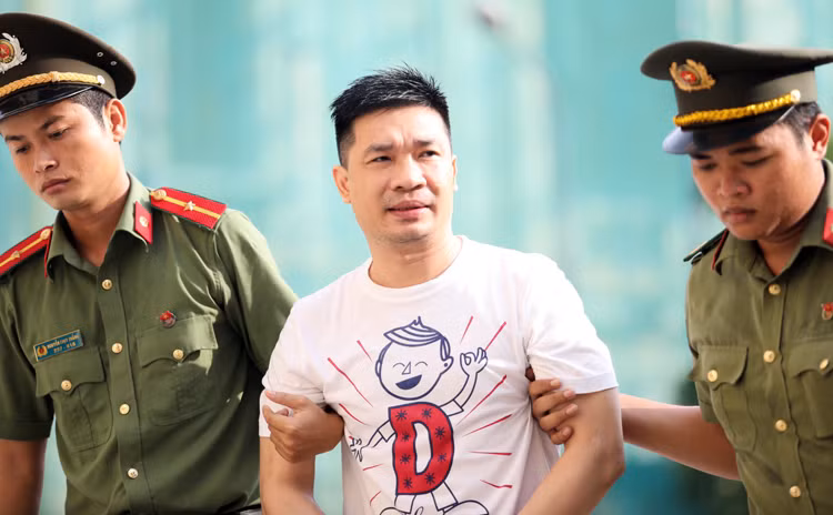 Văn Kính Dương đến tòa sáng nay. Ảnh: Thành Nguyễn.