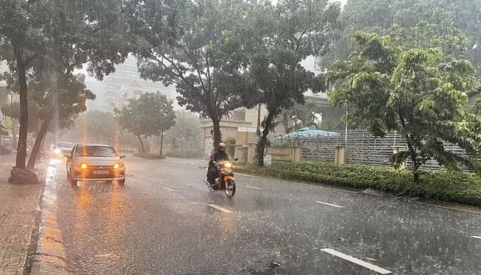 Thời tiết hôm nay mưa dông diện rộng, ngày nắng gián đoạn