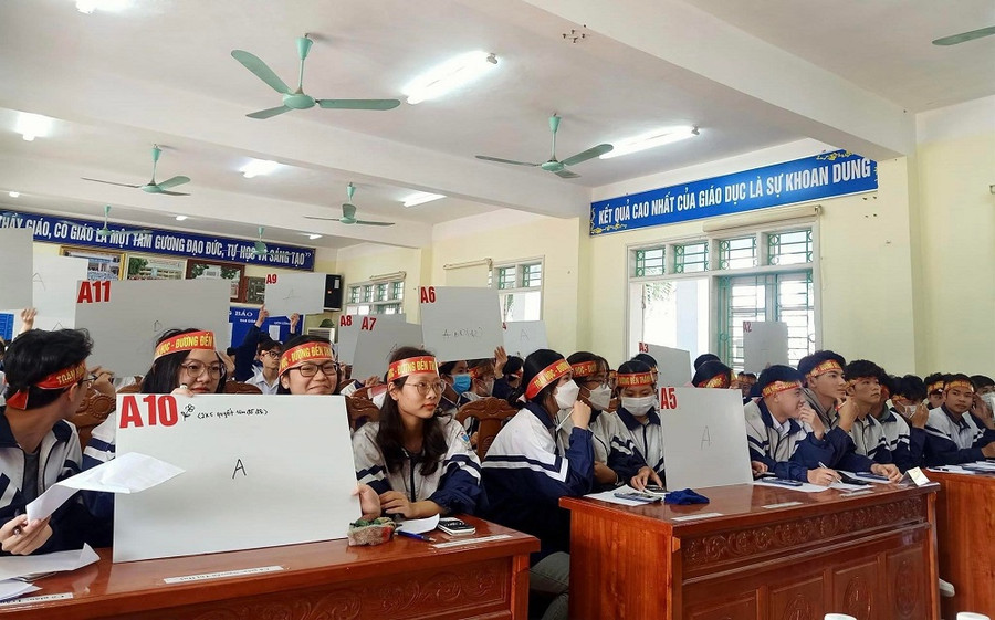 Ngoại khóa môn Toán với chủ đề “Hành trang toán học cho kỳ thi tốt nghiệp THPT năm 2023” được tổ chức tại trường THPT Lê Hồng Phong, TP Phổ Yên, Thái Nguyên.