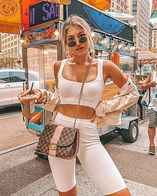 Nắng nóng sấp mặt mà cứ diện quần biker short như này vừa mát mẻ vừa sành điệu nàng nào chẳng mê