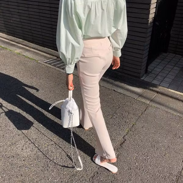 Diện lên mình gam màu dưới đây, cảm giác nóng nực sẽ biến mất ngay lập tức ảnh 9 Empty