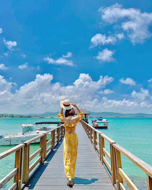 Quá lâu rồi Tăng Thanh Hà mới diện trang phục nổi bật thế này ảnh 7 quanh nam toan den voi trang, ha tang vua dien cay vang tuoi da thanh gai hai muoi - 8