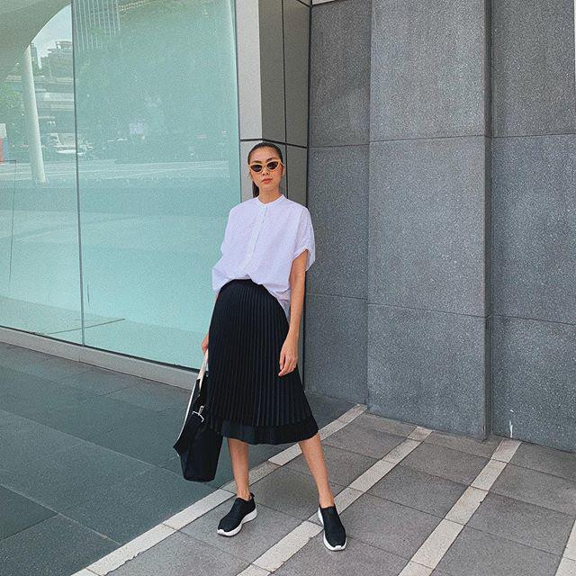 Quá lâu rồi Tăng Thanh Hà mới diện trang phục nổi bật thế này ảnh 3 quanh nam toan den voi trang, ha tang vua dien cay vang tuoi da thanh gai hai muoi - 4