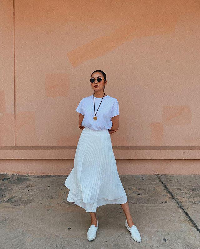 Quá lâu rồi Tăng Thanh Hà mới diện trang phục nổi bật thế này ảnh 1 quanh nam toan den voi trang, ha tang vua dien cay vang tuoi da thanh gai hai muoi - 1